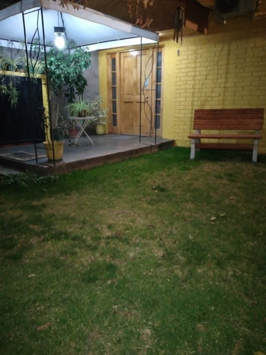 Imagen 25 de 27 de Linda Casa De 2 Pisos En Excelentes Condiciones