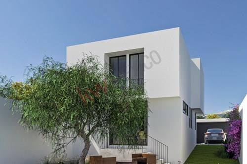 Estrena Casa De Autor Amplio Jardín En Corregidora - Casa Sola