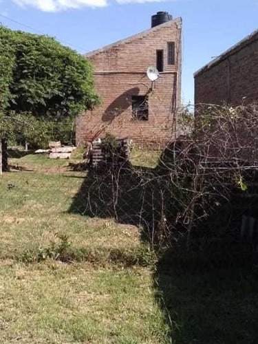 # Pcia De San Luis # Vendo #.sobre Avenida Principal.