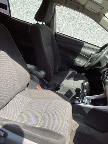 Imagen 12 de 14 de Toyota Yaris Sedan Core Mt, Mod. 2020, Color Rojo