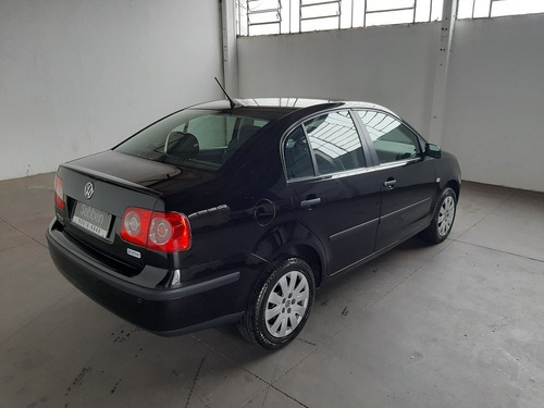 Volkswagen Polo Sedan 2009 1.6 Vht Total Flex 4p