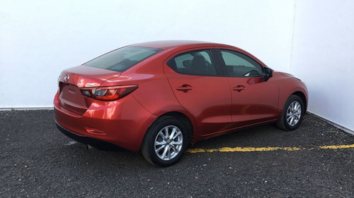 Imagen 11 de 15 de Mazda Mazda 2 4 Puertas
