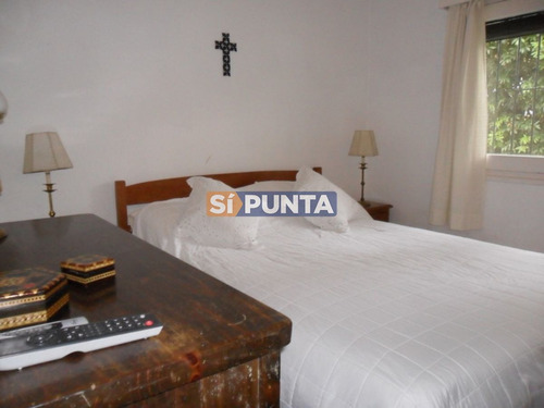Imagen 13 de 30 de Casa Ubicada En Playa Mansa 6 Dormitorios