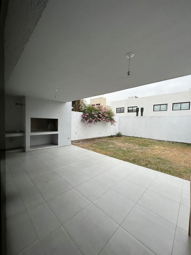 Dúplex En Venta De 3 Dormitorios En Greenville 2