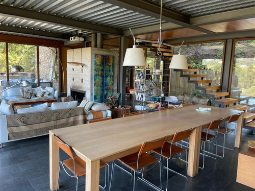 Espectacular Casa En Zapallar, A Una Cuadra De La Playa