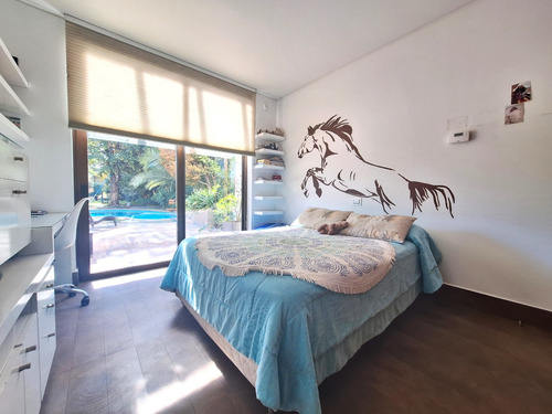 Hermosa Casa Con Vista Al Club De Golf Country Club. 40971