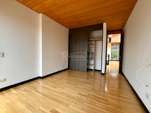Casa En Venta En Tres Esquinas. Cod V776083