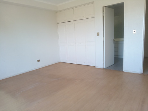 Oportunidad Gran Casa En Santo Domingo, Bajo Precio Tasación