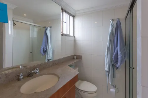 Apartamento En Venta En El Tesoro. Cod V15499