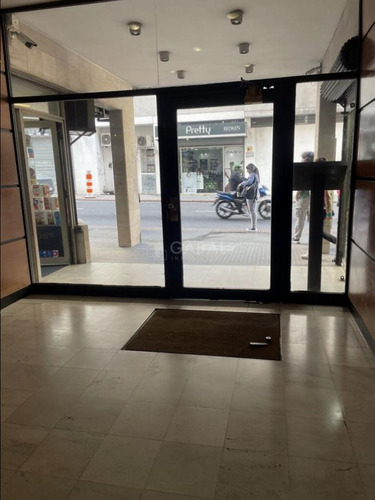 Excelente Oficina En Ciudad Vieja Por Cerrito