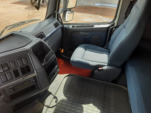 Imagem 12 de 17 de Volvo Fh 460 6x2 Globetrotter Branco
