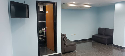 Oficina En Alquiler. Maiquetia - Estado La Guaira
