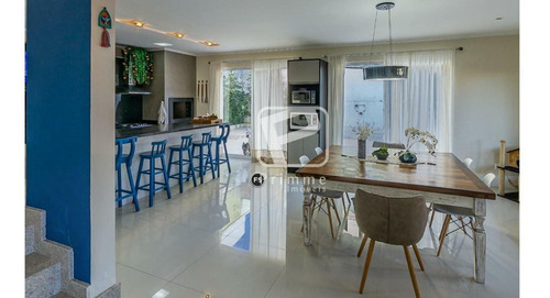 Imagem 1 de 15 de Casa 3 Dormitórios A Venda Em Balneário Camboriú - 6880