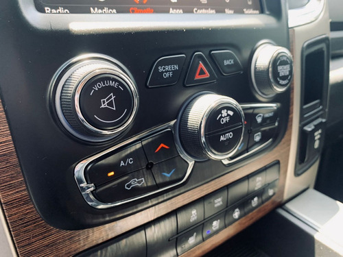 Imagen 10 de 13 de Ram 1500 Laramie Con Accesorios!