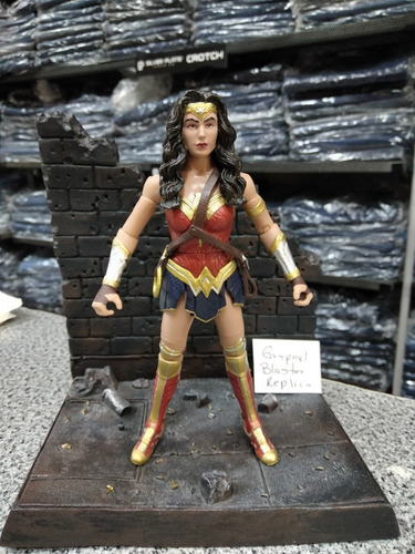Dc Multiverse Wonder Woman, Grapnel Blaster Replica!! (Usado)