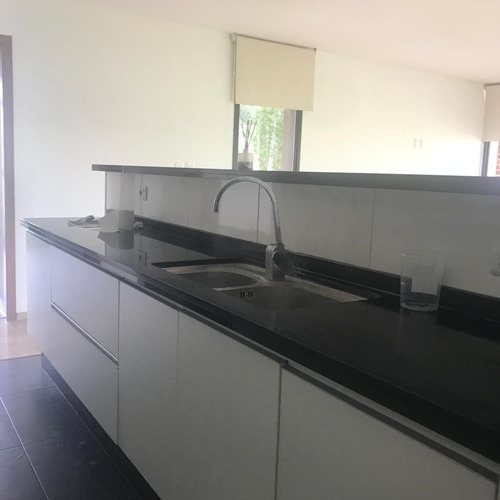 Imagen 14 de 27 de Casa En Venta Ambientes Amplios, 3 Dormitorios + Servicio. 310 M2 + Terreno. Vale La Pena Coordinar Visita!
