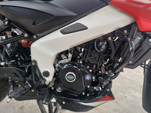 Rouser Ns 200