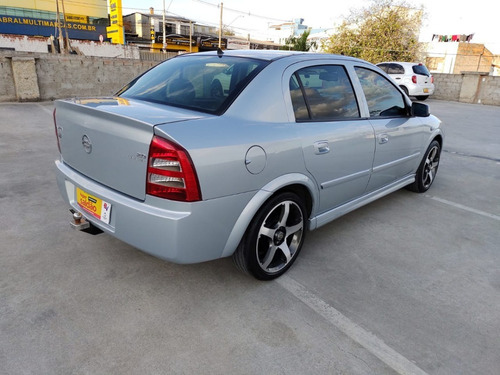 Imagem 4 de 6 de Chevrolet Astra Elegance 2.0