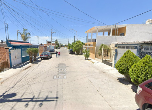 Sk01- Casa En Remate Bancario En C. Eucalipto, Jardines Del Real Iv, Dgo. (65% Debajo De Su Valor Comercial, Solo Recursos Propios)