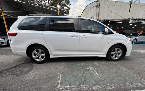 Toyota Sienna 3.5 Le At