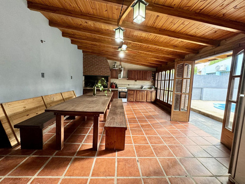 Suipacha 2800 - Casa De 3 Dormitorios En Venta Con Pileta - Rosario, Parque Casado