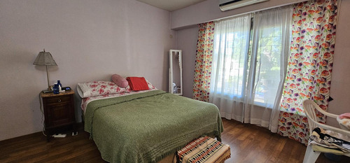Gran Casa De 5 Ambientes Con Jardín Y Quincho En Antártida Argentina, Carapachay