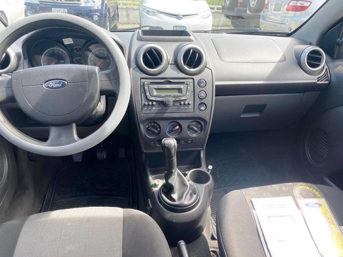 Imagen 8 de 10 de Ford Fiesta Move 2012 4x2 Sincrónico