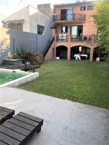 Imagen 14 de 14 de Chalet 7 Amb Con Fondo - Quincho - Pileta // Urquiza 256