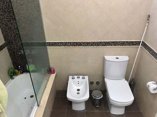Imagen 21 de 30 de Hermosa Casa De 3 Ambientes Con Jardín Y Piscina En Venta - Turdera