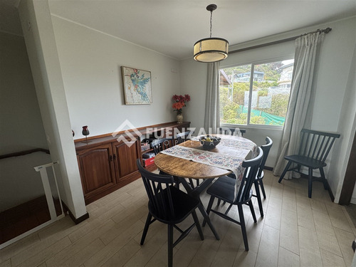 Casa En Venta De 4 Dorm. En Santo Domingo