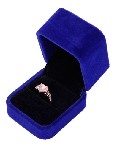 Imagen 3 de 4 de Caja Anillo Aros Joyas Terciopelo Rojo Fondo Negro