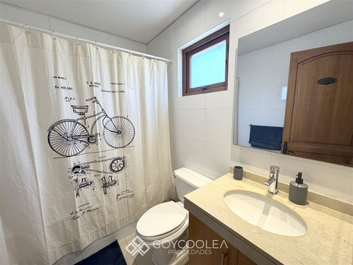 Casa En Arriendo De 5 Dorm. En Las Condes