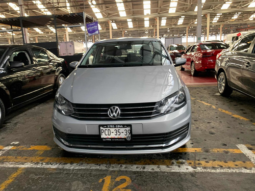 Imagen 2 de 12 de Volkswagen Vento 1.6 Comfortline Aut Ac 2016