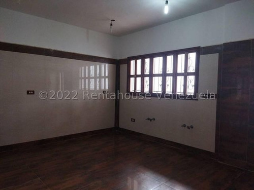 Imagen 12 de 23 de Townhouse En Venta Barrio Sucre Maracay 23-15286 Hc