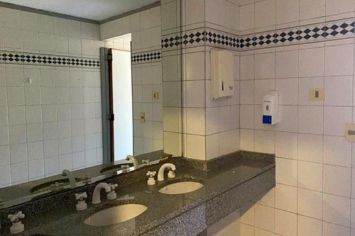Edificio En Buen Estado - Alquiler En Block