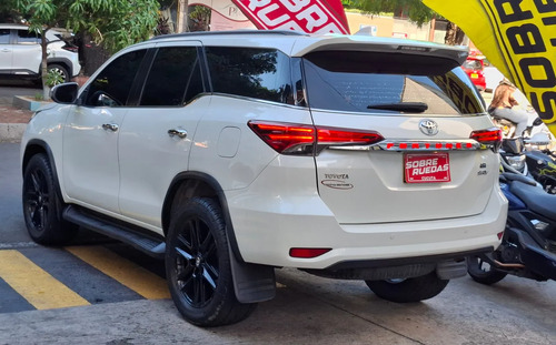 Toyota Fortuner 2.7L 4X2 At
