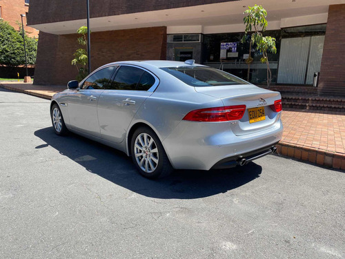 Jaguar Xe 2017 2.0 I4 Prestige