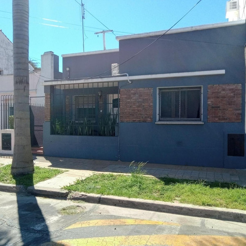 Casa En Venta - 2 Dormitorios 1 Baño - Beccar, San Isidro