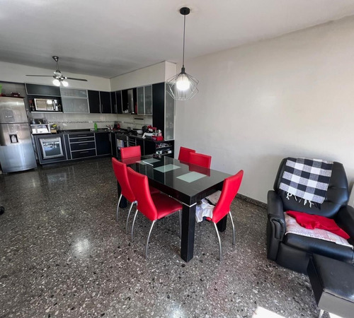 Venta De Departamento Con Galpon En Pompeya