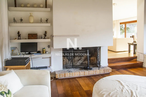 Casa A La Venta En Playa Mansa Punta Del Este, Gran Tamaño Ubicada En Zona Privilegiada.