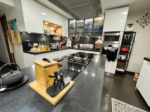 Casa En Venta De 4 Dorm. En Vitacura