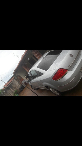 Fiat Linea 2012 1.8 16v Essence Flex 4p