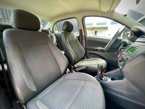 Volkswagen Voyage 1.6 Trenline 101cv