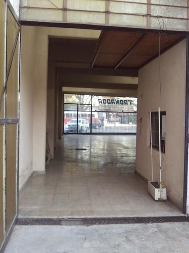 Imagen 10 de 20 de Local En Caseros 1717, Muy Vistoso, Casi 700 M2. Mixtura 4 Venta Con Renta