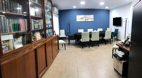 Imagen 7 de 21 de Oficina/ Consultorios 300 Mts2 Cub. Sobre Lote Propio.- A 200 Mts De Rivadavia.