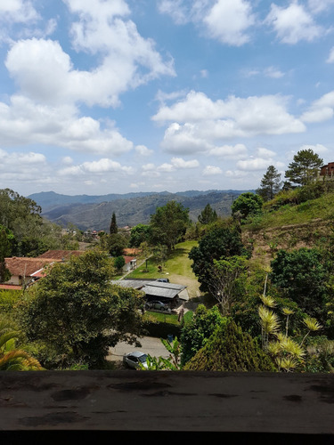 Imagen 12 de 27 de Townhouse En Urbanismo Privado La Mapora. Rodeado De Vegetación.