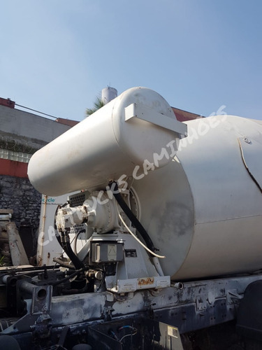 Volvo Vm 260 6x4 Betoneira Liebherr 2011