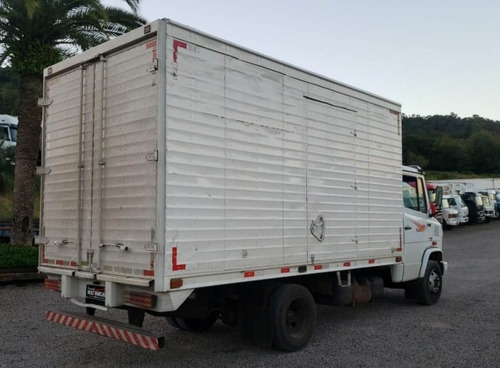 Imagem 4 de 15 de Mercedes Benz 710 - Baú 4.50m