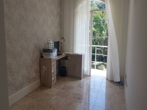 Imagem 12 de 30 de Imperdível Sobrado Com 3 Dorms Sendo 1 Suite Master, 2 Suítes, 2 Salas, Jardim, Sauna, 4 Vagas De Garagem, Piscina Com Cascata, Agende Sua Visita Correndo. - Hm3354