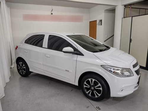Imagem 7 de 10 de Chevrolet Onix 2015 Ls